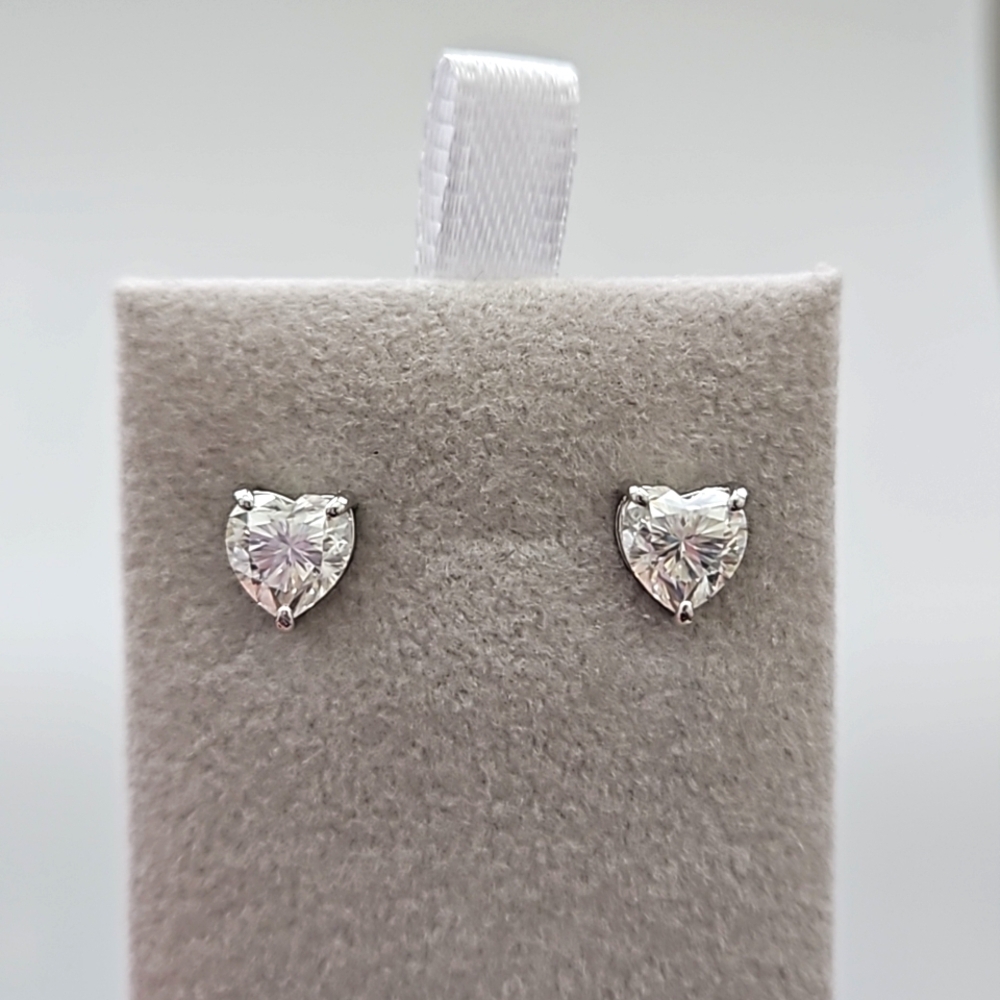 1ctx2 Heart Moissanite Earrings